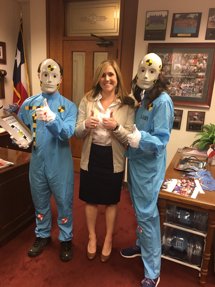 MaggieFitz's tweet photo. HB 62/ SB 31 getting the word out about dangers of texting while driving! @CERC @txlege #crashtestdummies https://t.co/7tXWujySBa