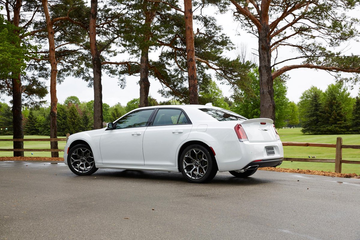 DellenAuto's tweet photo. Make the pavement your canvas. #Chrysler #300Style https://t.co/9GkYcbLhrl