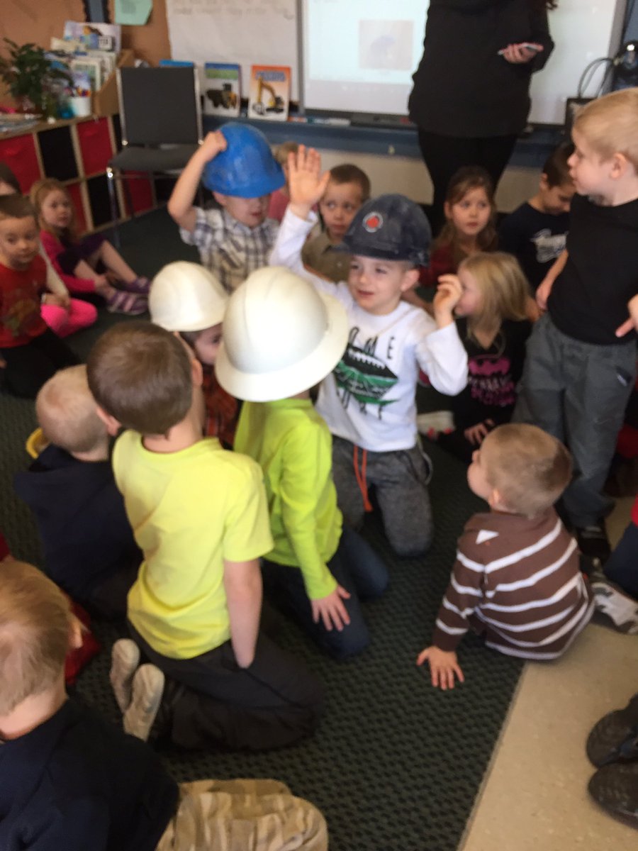 canfly172's tweet photo. 2 construction workers talked to @HoughtonHornets ELK classes re: the construction at our school. @hpskinderbees @GEDSB #constructioninquiry https://t.co/Z4tEbYN1dH
