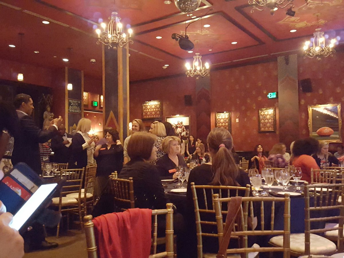 HandleWorkLife's tweet image. Arriving at the NFL Unsung Heroes Luncheon today at House of Blues @housuperbowl @bjw704