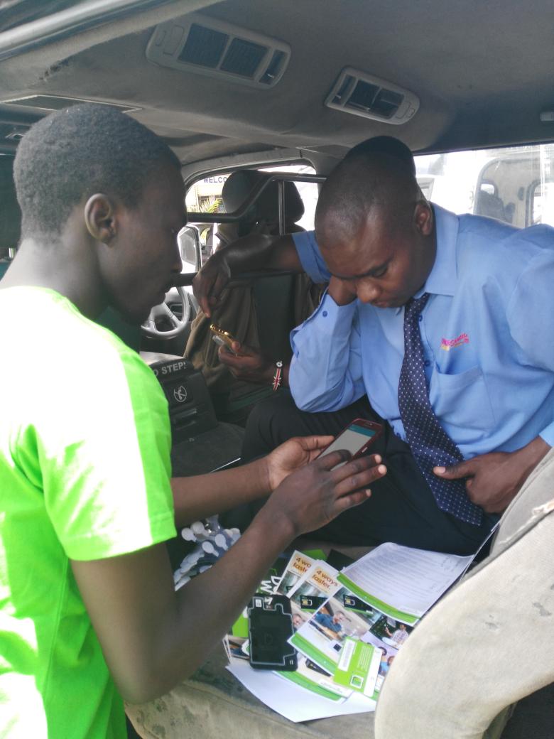 county_nakuru's tweet photo. A young man educating a mololine driver about 4G https://t.co/zo8kw5w4Ln