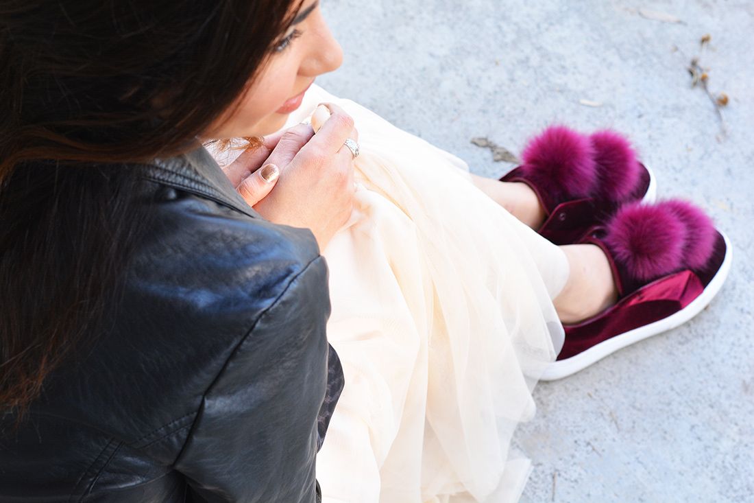 happyblogdotcom's tweet photo. Once you go #velvet shoes, you never go back. @Sam_Edelman https://t.co/9EBQG9Jvfg