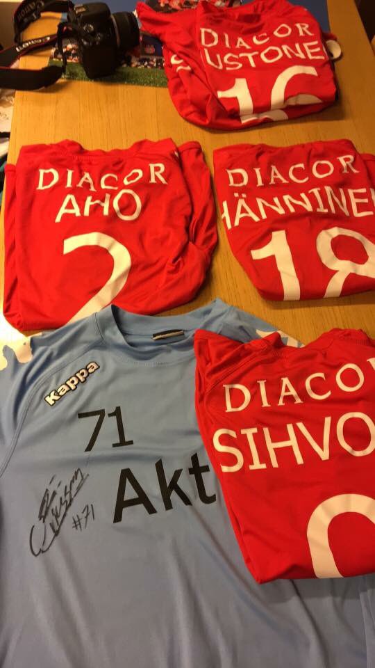 Muun muassa tällaista tavaraa tarjolla huutokaupassa lauantaina. Kannattaa käydä automaatin kautta.. #IFKaid