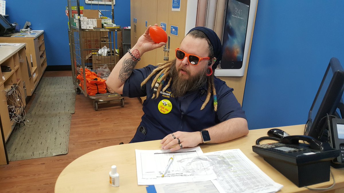KmwhiteKw's tweet photo. #BoostDays in Muskegon #OneFREEmonth! #WamartAssociatesLOVEBoost! @wderrickwla @glenwflowers https://t.co/kPUDfTsYAp