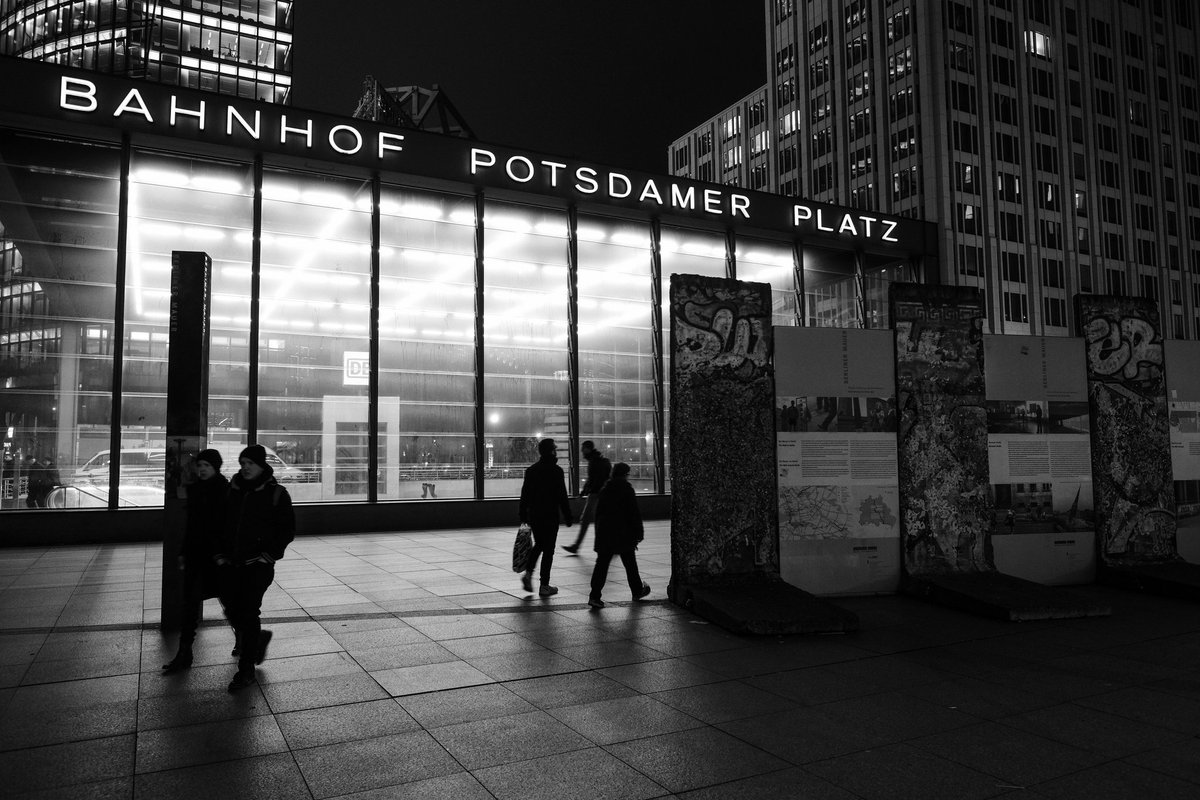 jbartke77's tweet photo. Berlin - Street #berlin #photography #blackandwhitephotography #streetphotography #fujifilm #Xt2 #xf16mm #Monochrome #Fuji #blackandwhite https://t.co/CTYKgcvLIZ