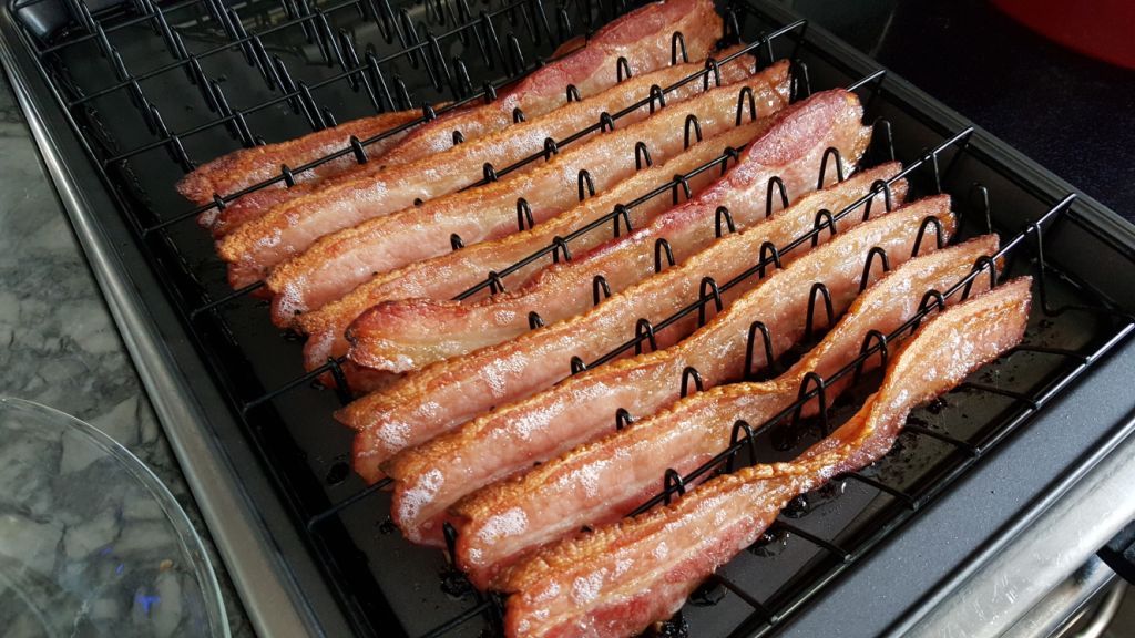 lovecookingco's tweet photo. Recent national news about a #BaconShortage might have had you a piggly bit worried? Savor every bit of #bacon: https://t.co/RU0f9aIj8S https://t.co/OHeBLcr54g