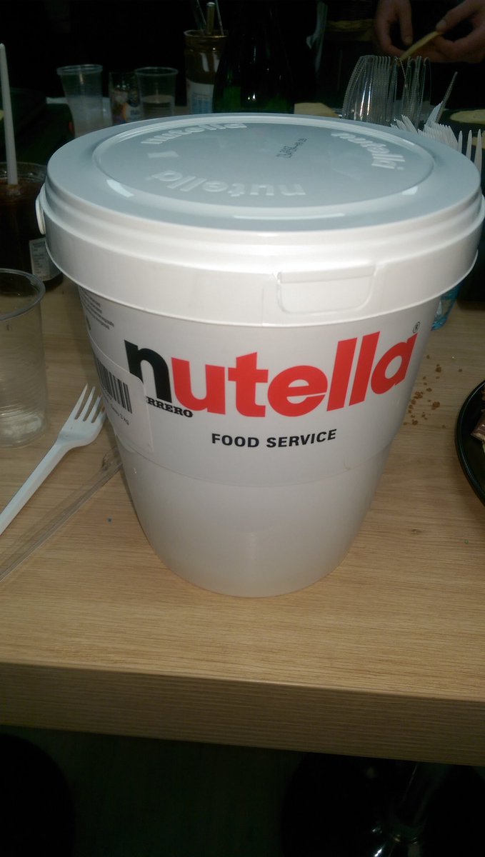 Sabrisista's tweet photo. #Chandeleur #Crepes #concours 
Today au taff et j'ai un pot de Nutella de 3kg 👅✌😉 https://t.co/iSKHBDarcR
