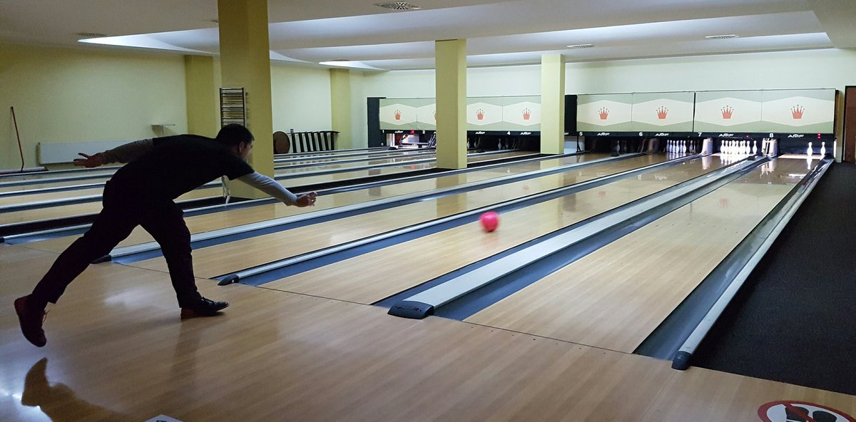 mmontonerin's tweet photo. #evomics2017 went bowling! https://t.co/iBdEcJANPW