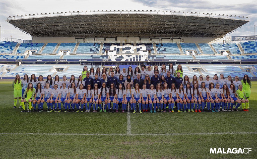 MalagaCF's tweet photo. MCFTV| El @MalagaCFemenino es una gran parte de la #FamiliaMalaguista💙 ¡Casi no caben en la foto! 😱 #MakingOf ➡️https://t.co/lrPWgmxWsb https://t.co/udxQtw9FIw
