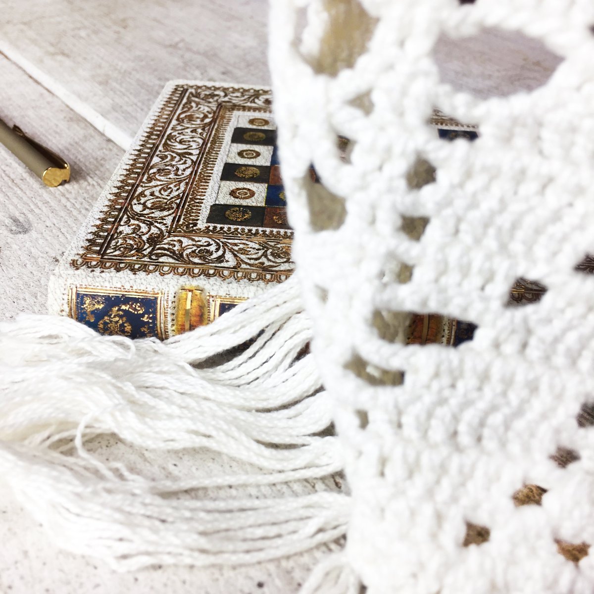 paperblanks's tweet image. What’s behind the curtain? A sneak peek at a new Paperblanks release! #VenetianMorningsCollection #SpringCollection