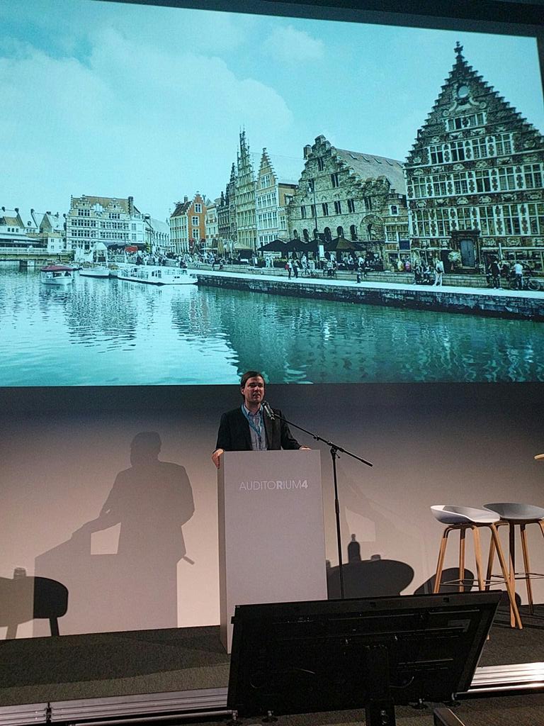 madambakster's tweet photo. Altijd fijn om te luisteren naar het prachtige Gentse accent van @MathiasDeClercq #ondernemerschap #monomasterclass https://t.co/j77RSi3NDT