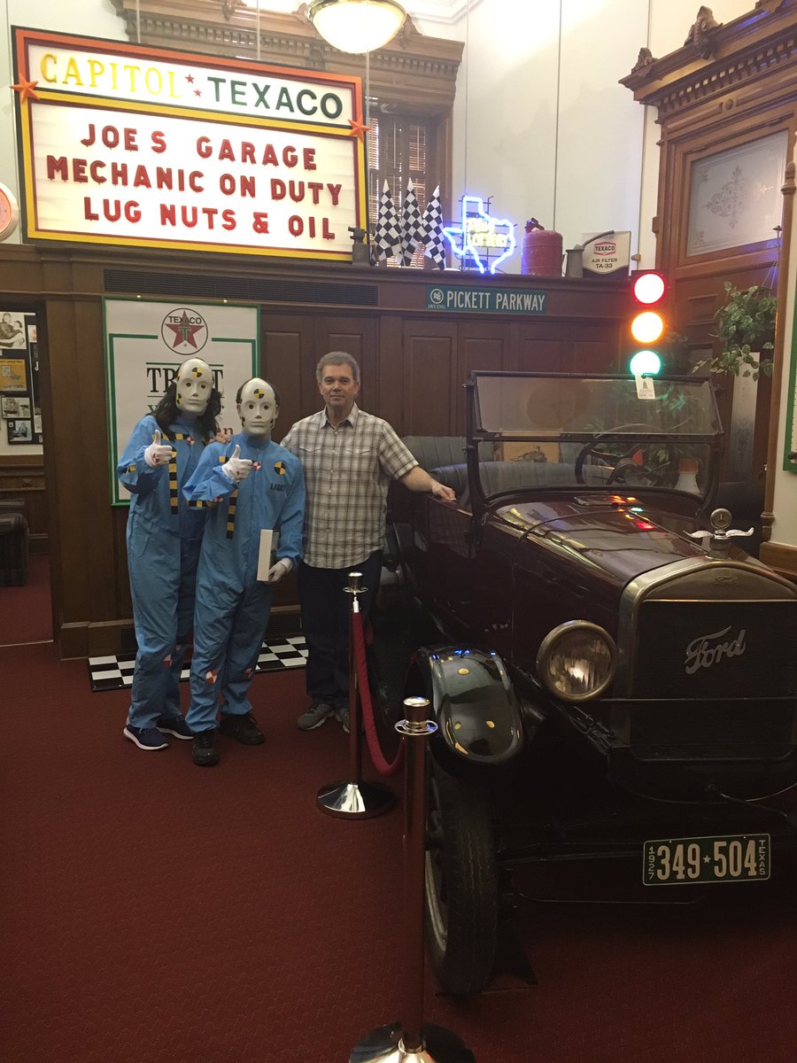 MaggieFitz's tweet photo. HB 62/SB 31 getting the word out on texting while driving! @FourPriceTX @TXlege @PCIAA #ItCanWait #crashtestdummies #chairmanpickett https://t.co/QMLJTgbrhq
