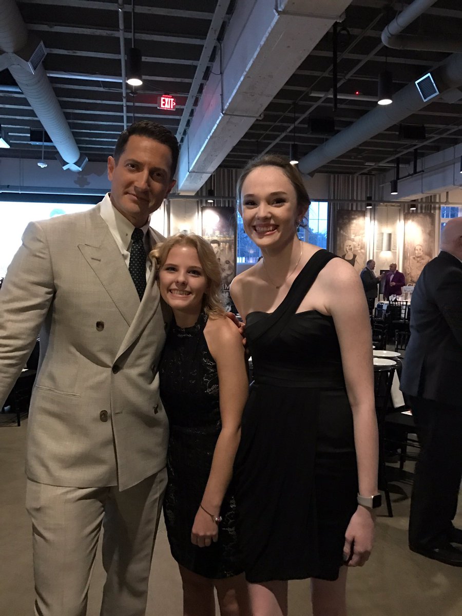 patton_jessica's tweet photo. Really missin this night! #grimmgala #doernbechers @sasharoiz @mikki_lynn18 https://t.co/Tp7Phjkdmx