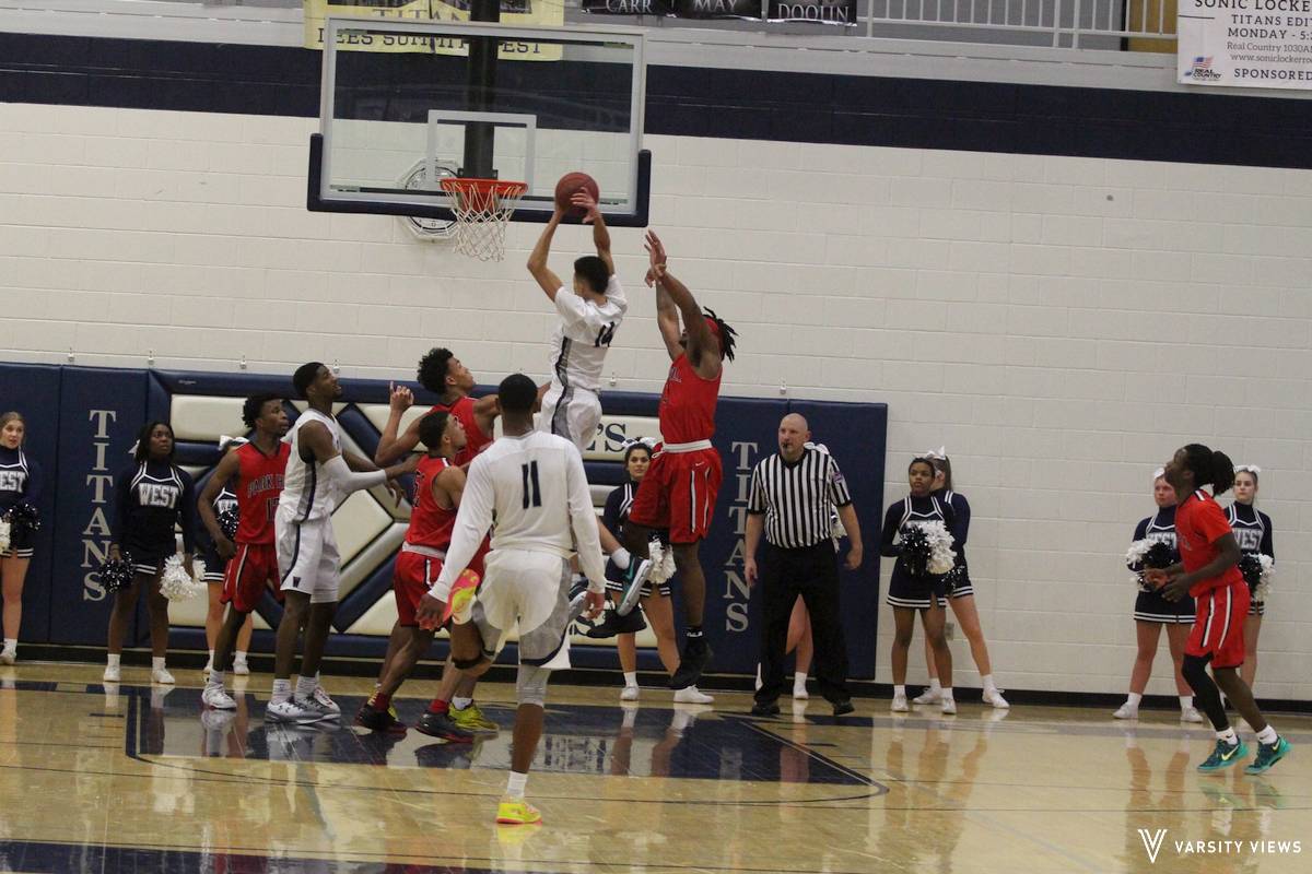 VictoryViewsKS's tweet photo. We have full photo stories from the Lee's Summit West vs Park Hill basketball games! https://t.co/tazNGjkf51 https://t.co/VVyaJimlIx