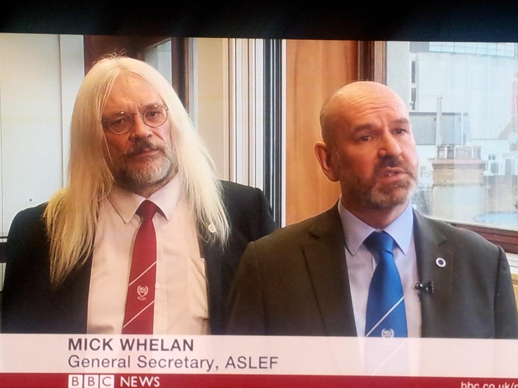 rockgod1970's tweet photo. #WhereAreTheyNow ..... #RoyWood
1973 - #TOTP Christmas Special
2017 - #ASLEF rep
#NowAndThen #BBCNews https://t.co/lwEfJfKp2Q