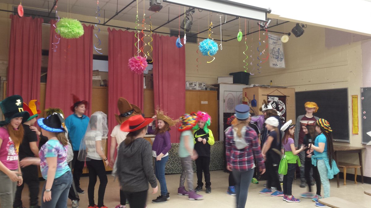 MmeTru's tweet photo. Today @ElginEagles got to try on many different hats at #artsoup and it was pretty awesome! #alittlebitdramatic https://t.co/wj2ob0nCWV