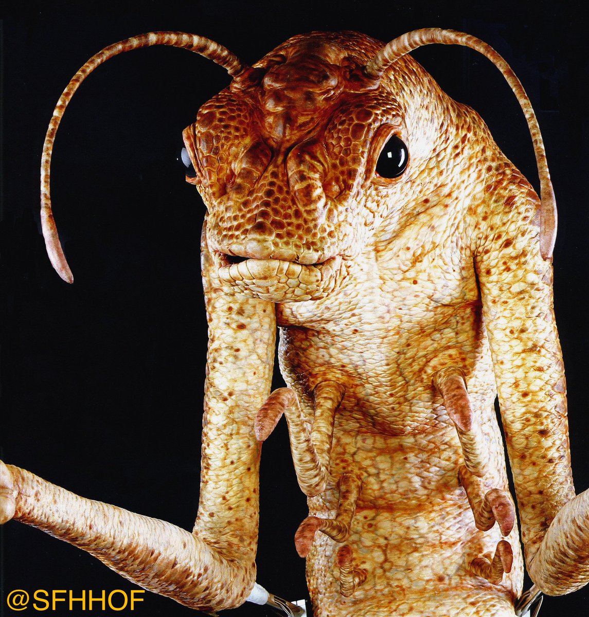 SFHHOF's tweet photo. Heeeeey its #ThrowbackThursday coffee run anyone? This #wormguy from #1997 #MenInBlank would be happy to pour ya a cup! #scifi #aliens https://t.co/IVL8aNyMPa