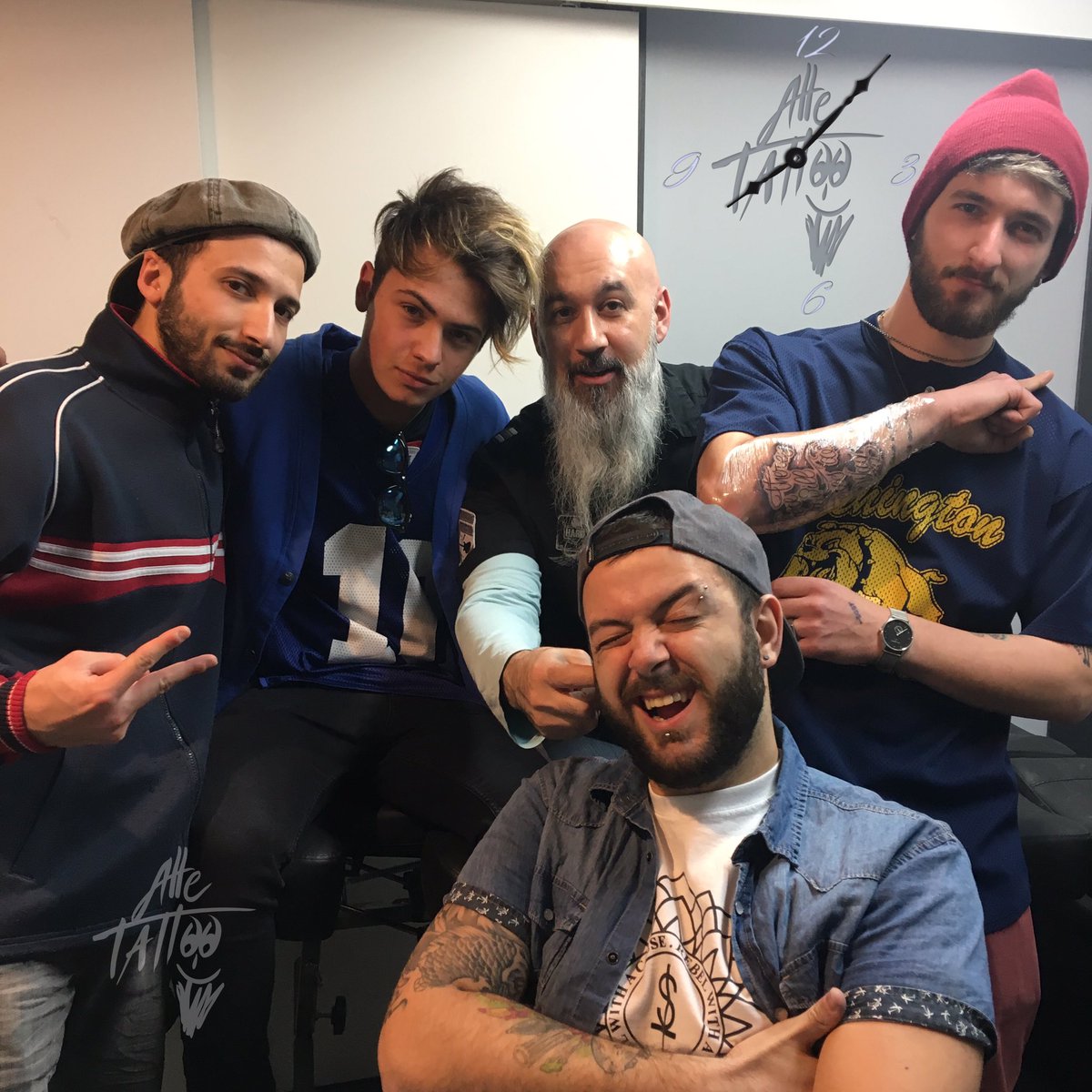 AlleTattoo's tweet photo. #Crazy #picture #moment!!! #always #happy in #alletattoo #shop 😂 @YuriCammisa @fedefederossi @AlleTattoo @lucacirillo_ta2 #dany https://t.co/FwoYrN8e2T