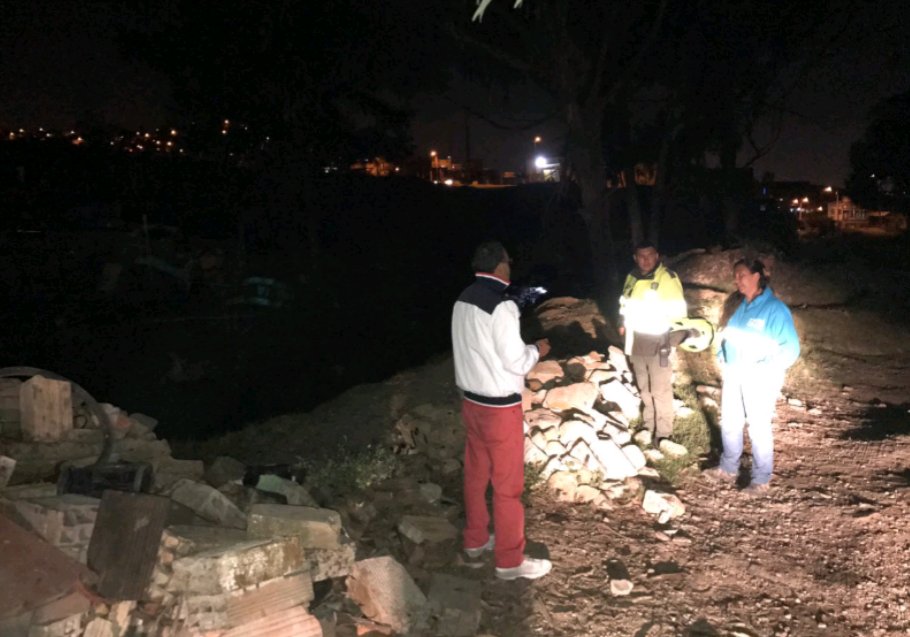 FerneyArboledaS's tweet photo. @AmbienteBogota @PoliciaBogota Operativo ComandoControl Disposición Ilegal Escombros - RCD y Llantas Q.PeñaColorada @BogotaMejorTodo #SCASP https://t.co/6CiTDVFpkl
