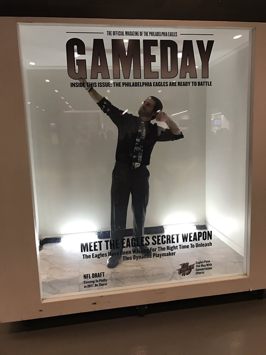 ChaiMike26's tweet photo. #GDSParty an awesome evening with my @Eagles family https://t.co/bKaa6YTAsn