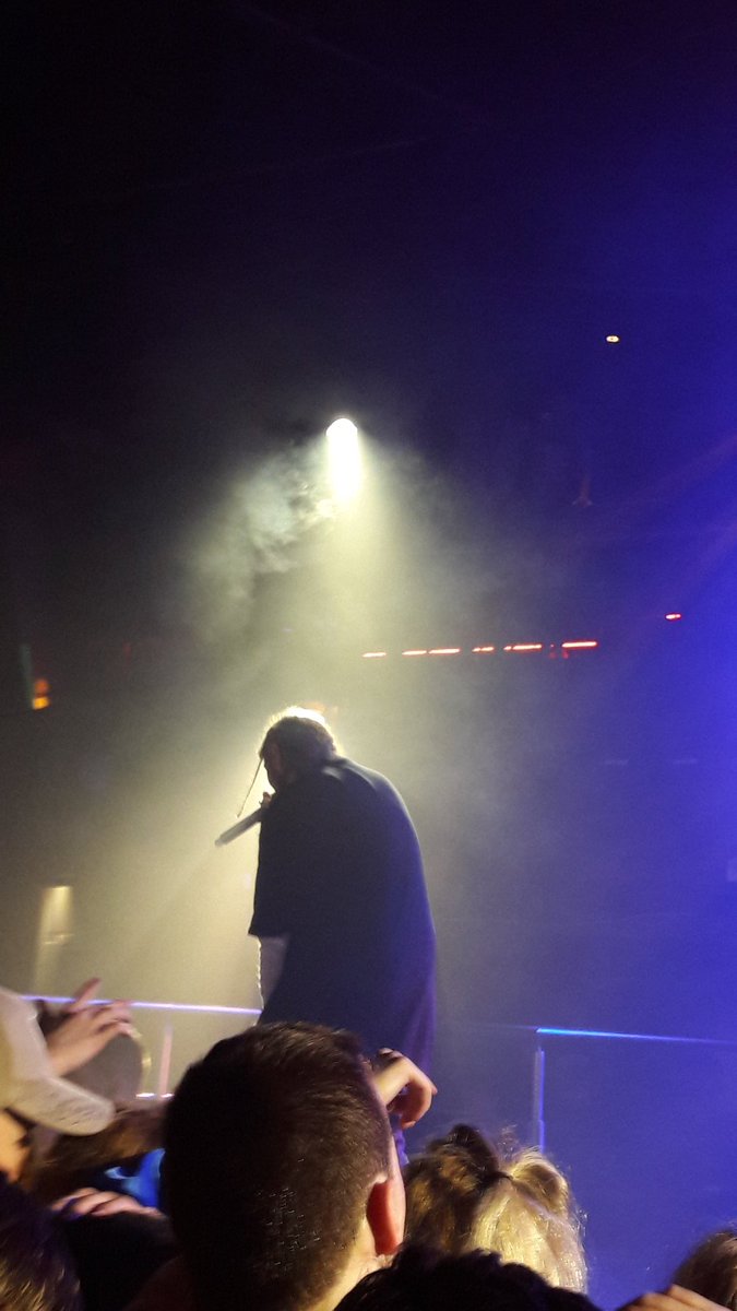 FinnHarney's tweet photo. @PostMalone thanks for the best night🤘 https://t.co/cRJpPmWBde