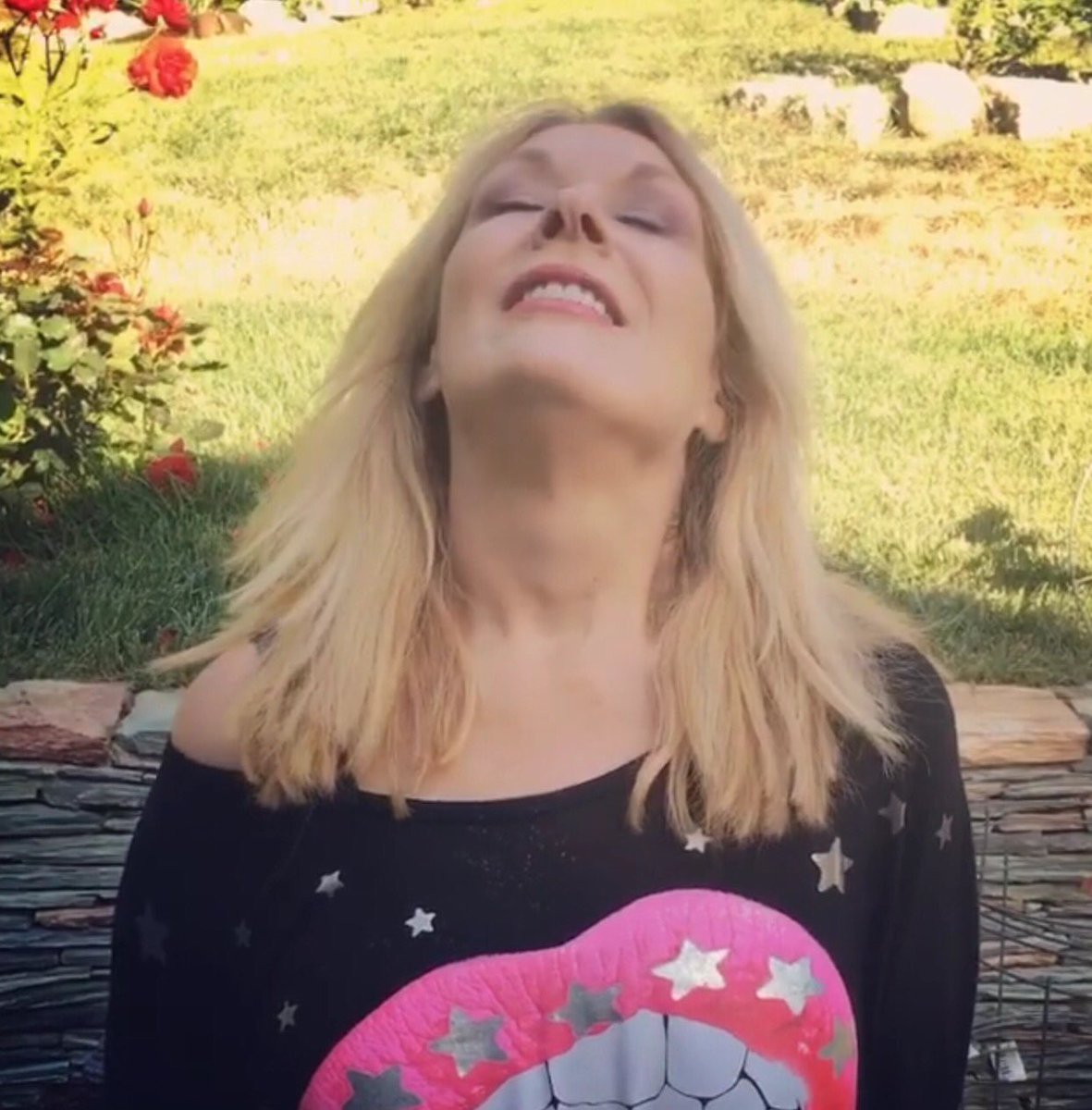 NotNancyWilson's tweet photo. To everyone else your dog just stinks, but it's your dog and you love that sweet doggo fragrance. https://t.co/bMurZ8gdmR