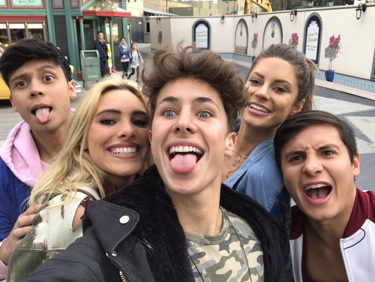 JuanpaZurita's tweet photo. Universal Studios 💃🏻 https://t.co/TqYzwiBLKb