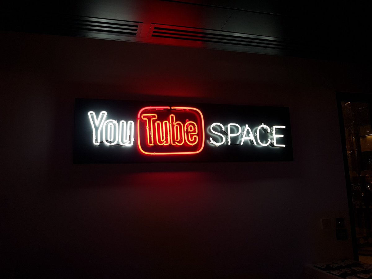 Fellj01's tweet photo. Free Party, Free Booze, Free Music. Life of a creator. Wicked night with the #LTASummit crew, met awesome new people too! @YouTubeSpaceLon https://t.co/IVZl073wSF