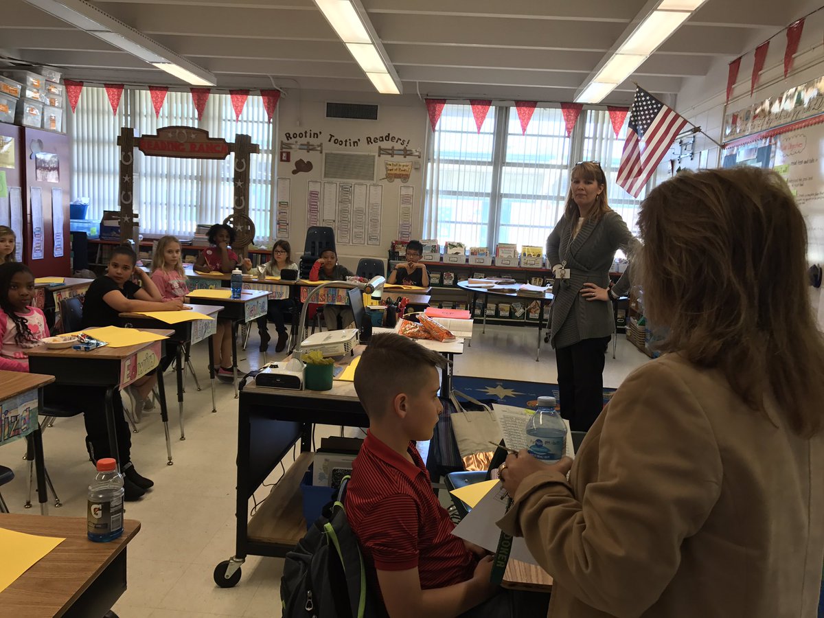AngelWings4aDay's tweet photo. Brooker Elem. has an after school writing club so students can write like an author or publicist as they #preparestudentsforlife @HCPSArea5 https://t.co/uqFf5nx6tU