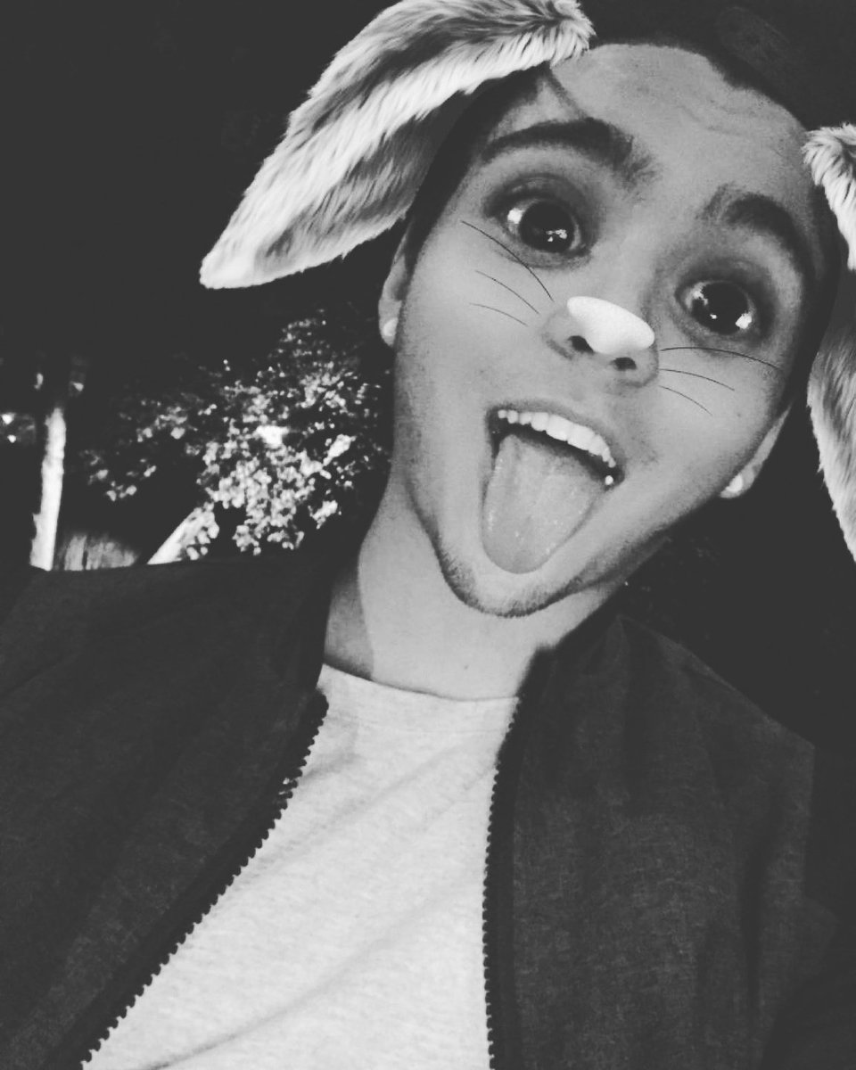 AriadneSA's tweet photo. RT Y ese conejito te dará suerte con Sebas. 🐰🐰💙 #KCAEstrellaLatina #SebastianVillalobos https://t.co/nOEAHzPFPy