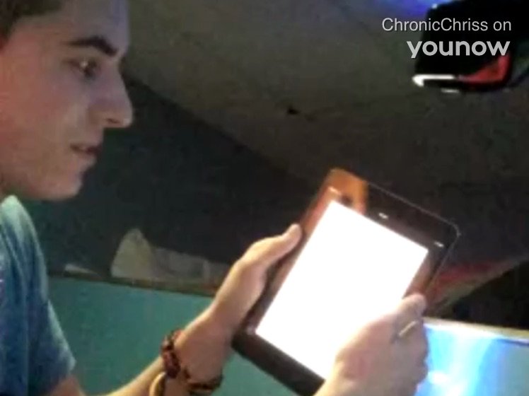 Angiemagcon's tweet photo. 🔴 LIVE ChronicChriss on #YouNow https://t.co/WcSTiPqRjQ https://t.co/Jk5zdWvM1I