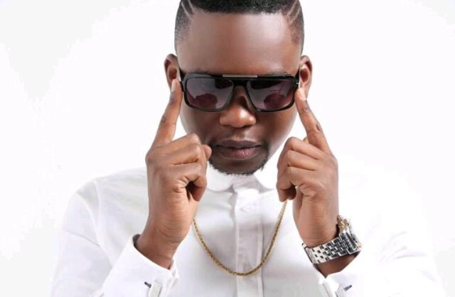 Restinguser_04's tweet image. Award winning Cameroonian musician @WaxDey joins us on Sunday at 19:30.#SABCNetwork on #SABCNews