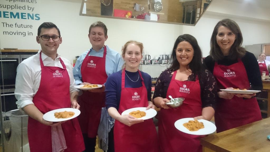 cookingclassnow's tweet photo. All ready. Now for the fun part! Lovely group in with us tonight for our #corporatecooking #teambuilding event. https://t.co/MAh3sFDFPg