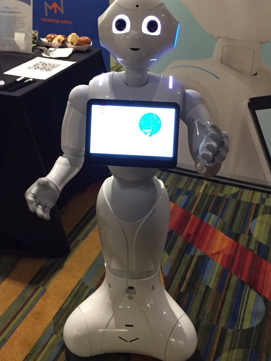 CJKatCLX's tweet photo. Enjoying Expo! #iconnect2017 @CloroxCo https://t.co/ZjDkXNhYyL