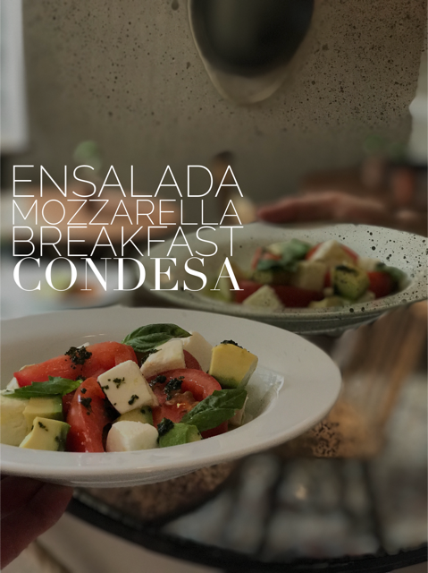 ArtemisiaRest's tweet photo. Prueba esta deliciosa y fresca Ensalada Mozzarella con jitomate, aguacate y hojas de albahaca fresca https://t.co/WjgmGflkNI