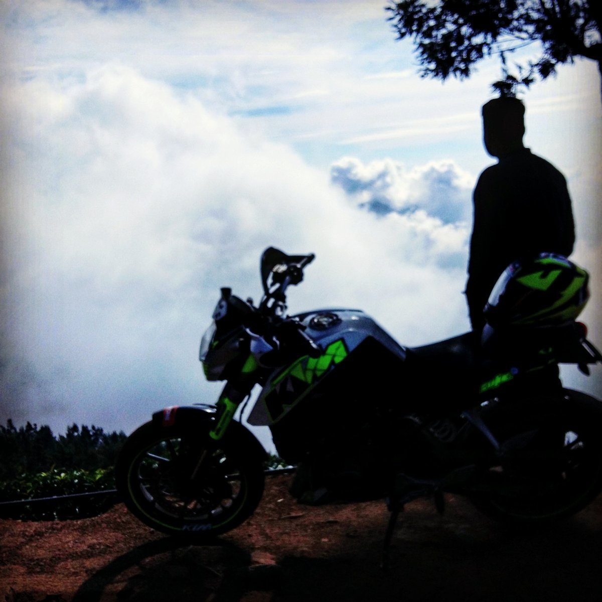 ashiqenavas10's tweet photo. #meeshapulimala https://t.co/MrKSTqAnjm