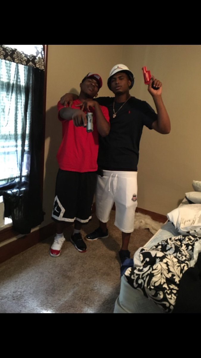 KDdaGoddddd's tweet photo. For my brothas I'll bust ya. Foreva my brothas‼️shit will neva change!! #FreeTap @jbeard1010 @OfficialTapG ‼️#YNIC🙏🏾 https://t.co/gOBWELAAxc