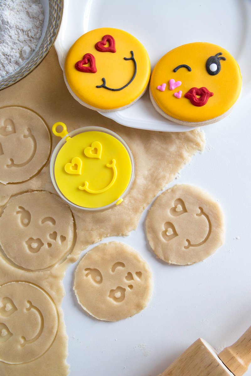 ItsBakelicious's tweet photo. Emoji Flip Cutter is AVAILABLE! 😀😍

https://t.co/QaQk9kcxO1 https://t.co/AaVQ3Sobhz