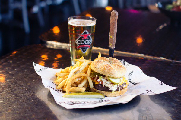 flatireburgers's tweet photo. Join us for a Burger, Beer and Live Trivia Tonight! Trivia starts at 8pm! #flatireburgers #trivianight https://t.co/uBlOdpwhN6