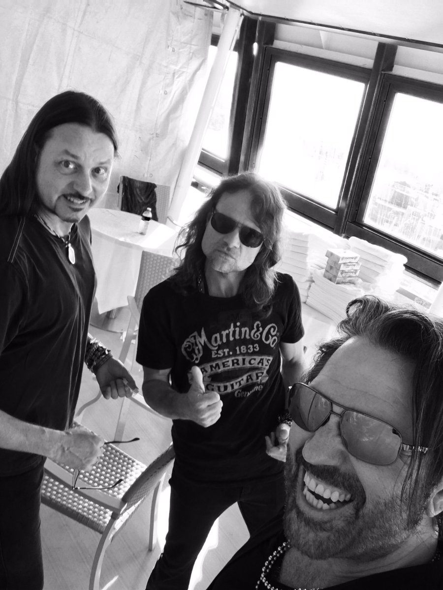 WingerTheBand's tweet photo. Ready to go on for surprise @MonstersCruise performance!
#wingerlive https://t.co/NxVZYI6zZp