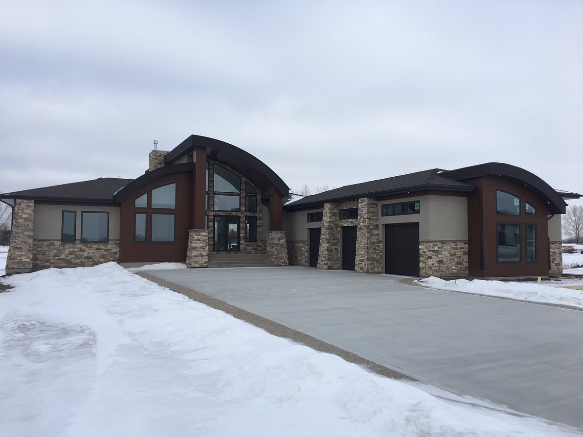 epic_sask's tweet photo. Great looking show home we just finished for @DecoraHomes. #epicexterior #luxpanel https://t.co/g8CrdjEM5y