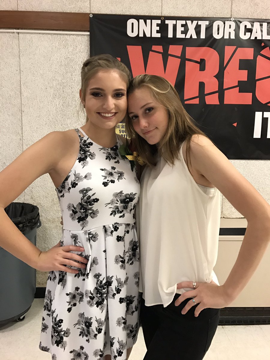 laurenfink14's tweet photo. Happy bday shea I hope you have a great day I love you ☺️🌹💕 https://t.co/A2tx8fd03w