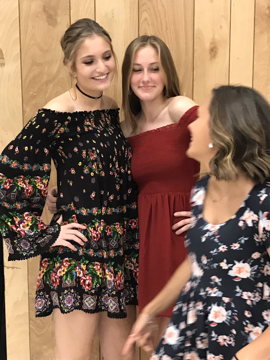 laurenfink14's tweet photo. Happy bday shea I hope you have a great day I love you ☺️🌹💕 https://t.co/A2tx8fd03w