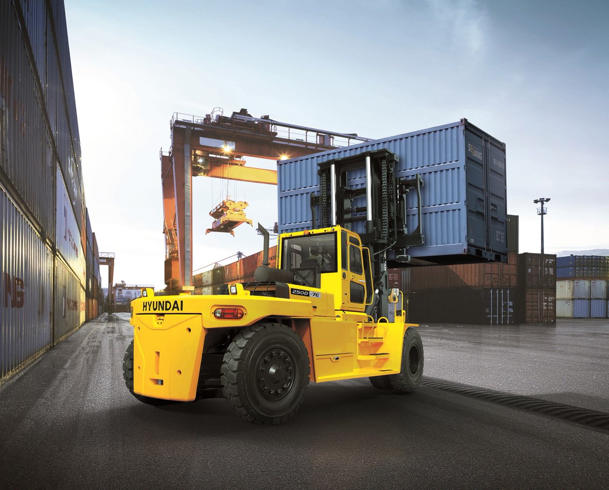 HyundaiFL's tweet photo. #tbt to our beast 250D-7E! #HyundaiForklift #Hyundai #Forklift #beastmode https://t.co/uTR7cyAgQW