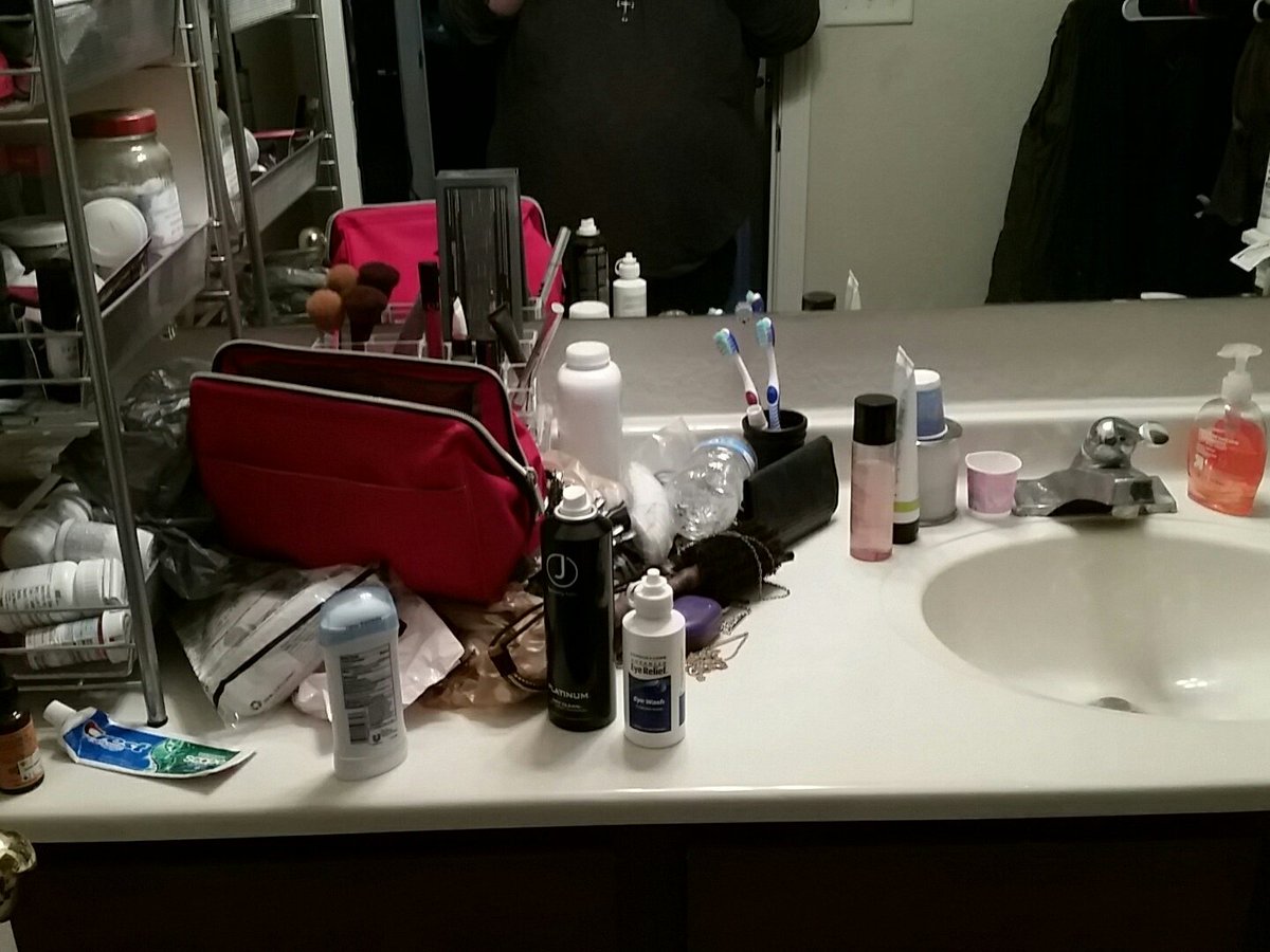Rideshareindy's tweet image. bathroom was spotless 3 days ago today all her shit