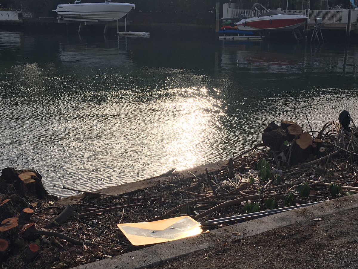 MiamiBike1's tweet photo. Hello @MiamiBeachNews what's happening on Indian Creek? #environment #MiamiBeach https://t.co/OLB7reu2WX