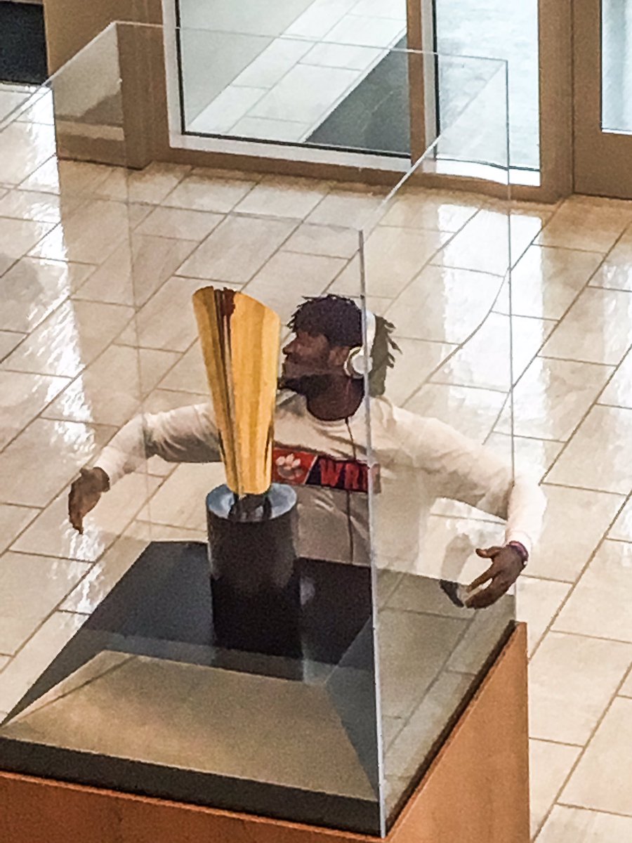 ClemsonFB's tweet image. Caught Deon Cain walking into the facility for the first time...

#NationalChampions #Clemson