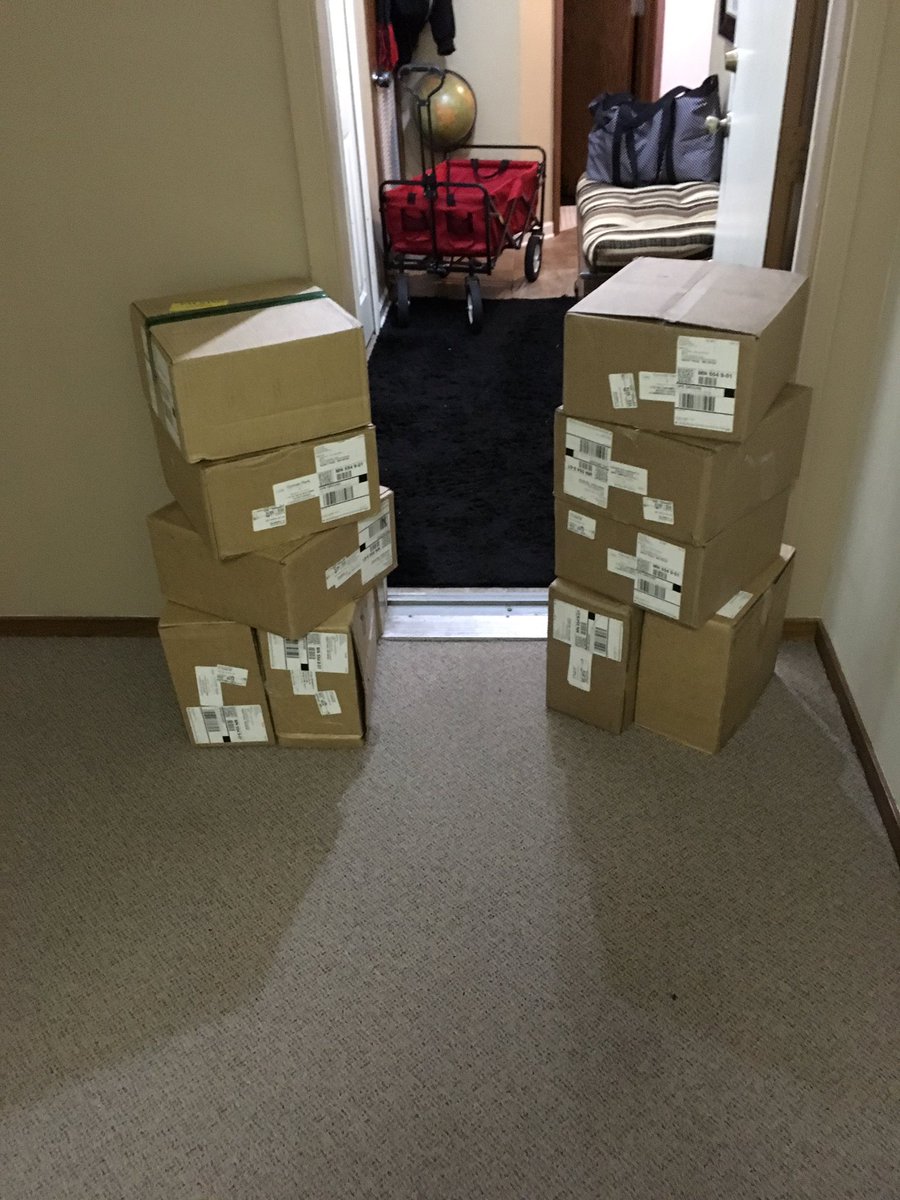 bluestbeyondblu's tweet photo. Candy bars have arrived! @CHS_Cheer15 https://t.co/HjoLmppiaB