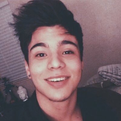 eristiaan_'s tweet photo. RT para bendecir el teléfono de alguien con esta hermosa sonrisa 
2/100
#KCAEstrellaLatina #SebastiánVillalobos https://t.co/KdbxzvNYTr