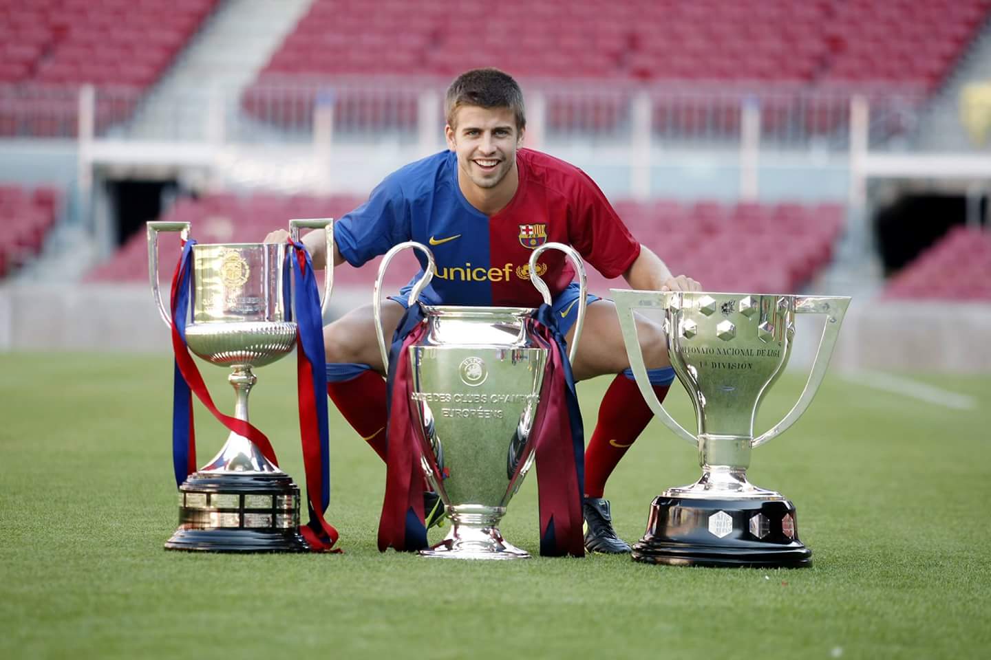 Today it\s your turn, Gerard Piqué! Happy Birthday!!    ¡Feliz cumpleaños!     